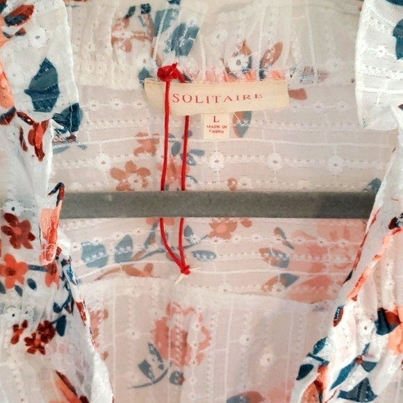 NWOT Solitaire embroidered floral top size Large - Picture 4 of 5